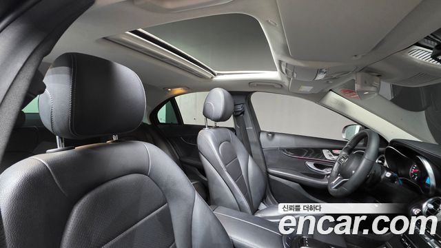 Mercedes-Benz C-Class 2019 thumb 12
