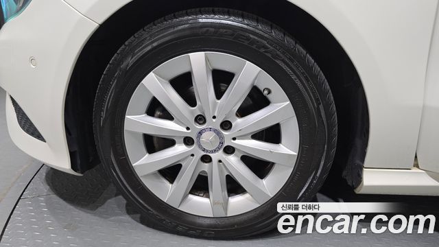 Mercedes-Benz A-Class 2015 thumb 6