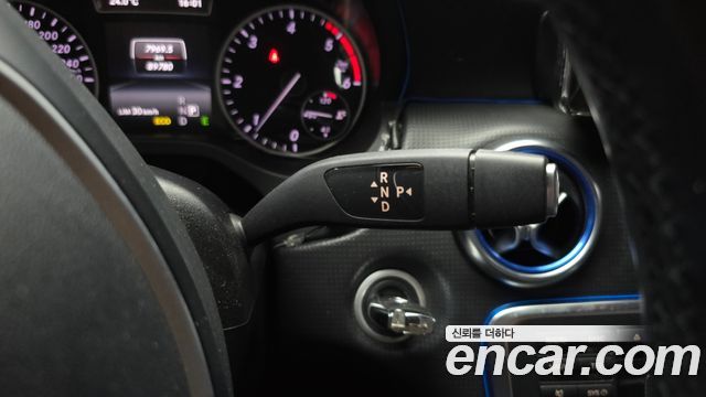 Mercedes-Benz A-Class 2015 thumb 10
