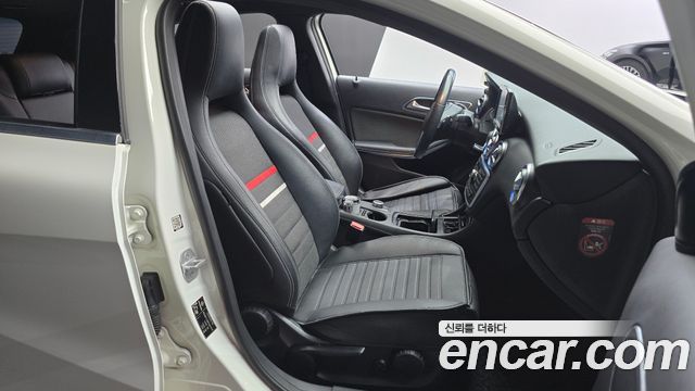 Mercedes-Benz A-Class 2015 thumb 11