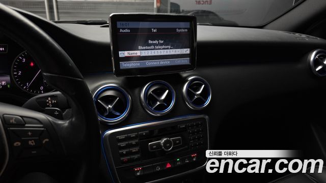 Mercedes-Benz A-Class 2015 thumb 12