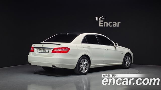 Mercedes-Benz E-Class 2012 thumb 3