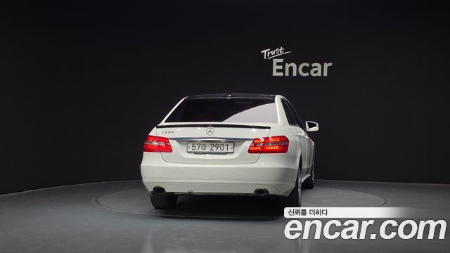 Mercedes-Benz E-Class 2012 thumb 5