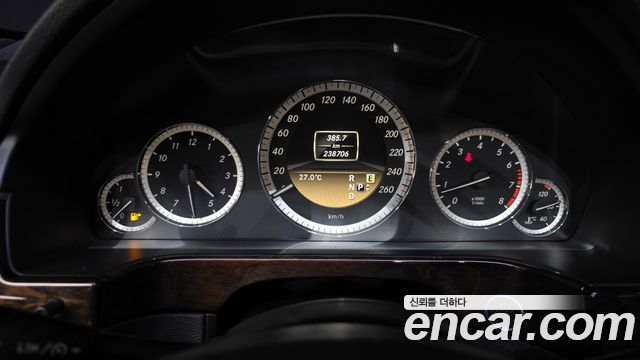 Mercedes-Benz E-Class 2012 thumb 9