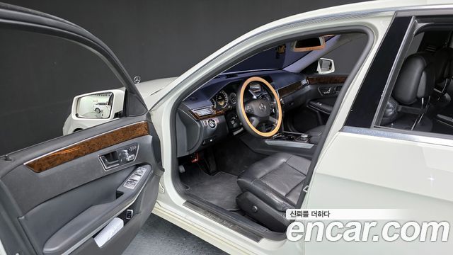 Mercedes-Benz E-Class 2012 thumb 11