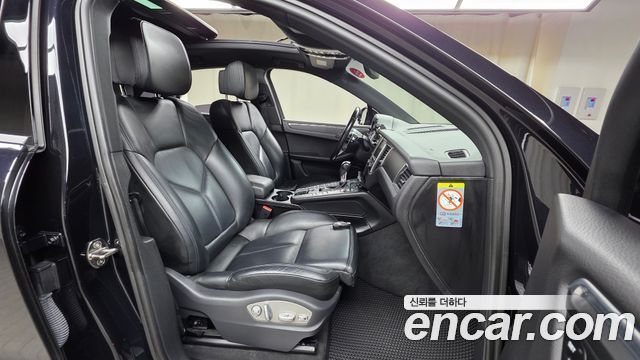 Porsche Macan 2014 thumb 10