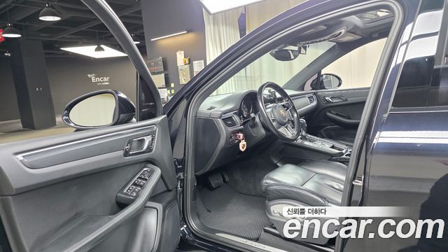Porsche Macan 2014 thumb 12