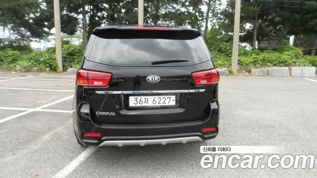 Kia Carnival 2018 thumb 5