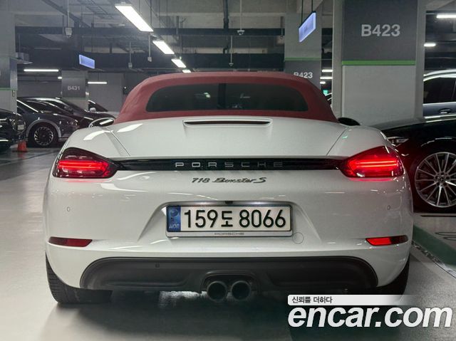 Porsche Cayman 2016 thumb 4