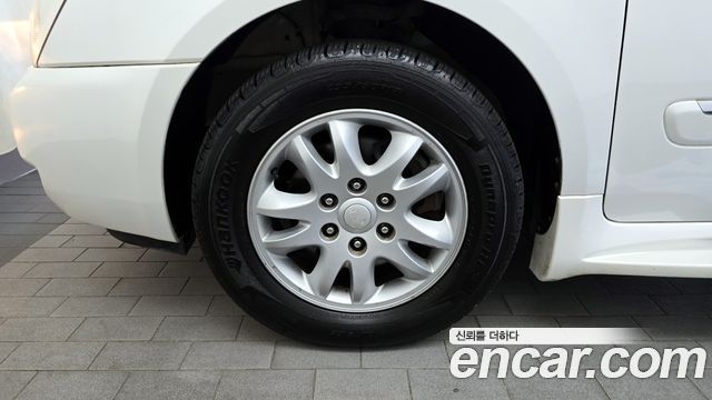 Kia Carnival 2012 thumb 6