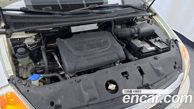 Kia Carnival 2012 thumb 7