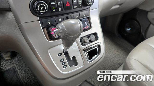 Kia Carnival 2012 thumb 10