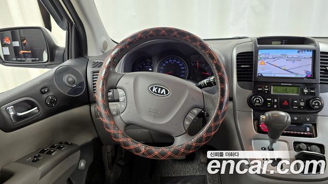 Kia Carnival 2012 thumb 12