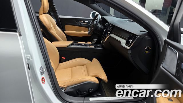 Volvo V60 2020 thumb 11