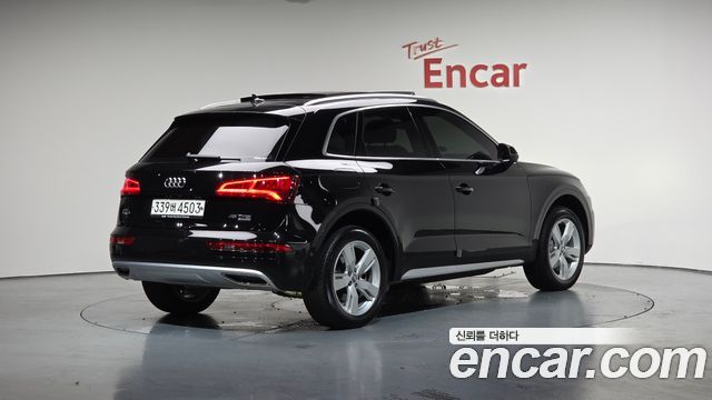 Audi Q5 2020 thumb 3