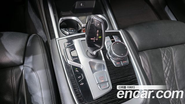 BMW 7 серии 2017 thumb 9