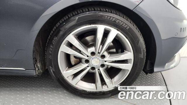 Mercedes-Benz E-Class 2015 thumb 6
