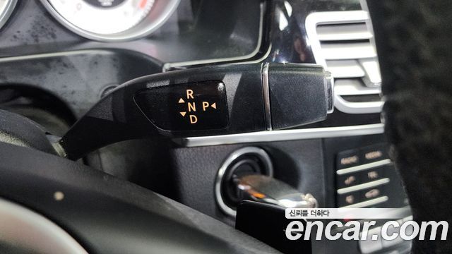 Mercedes-Benz E-Class 2015 thumb 10