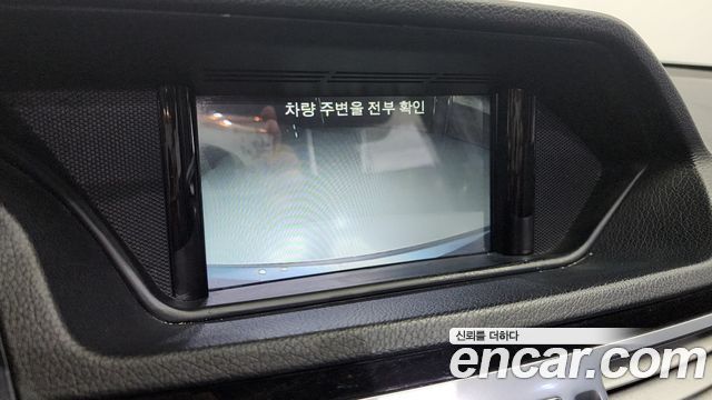 Mercedes-Benz E-Class 2015 thumb 12
