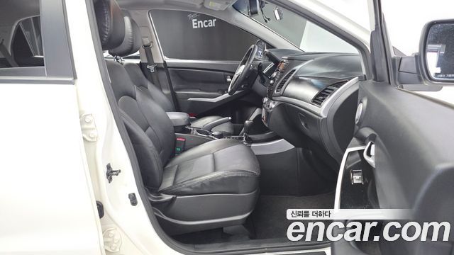 SsangYong Korando 2014 thumb 11