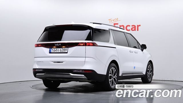 Kia Carnival 2023 thumb 3