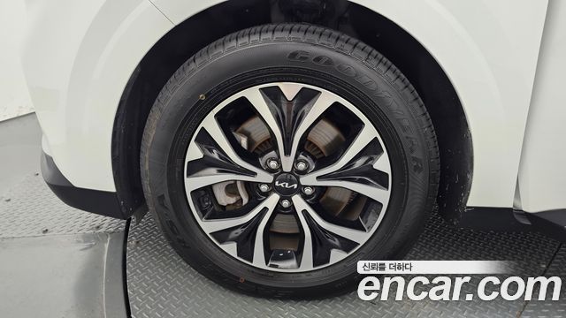 Kia Carnival 2023 thumb 6