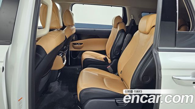 Kia Carnival 2023 thumb 12