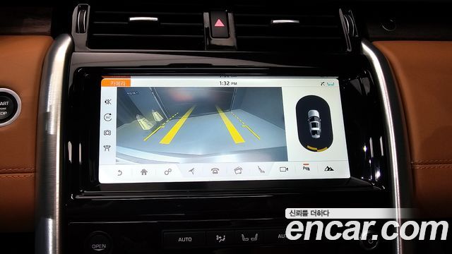 Land Rover Discovery 2017 thumb 11