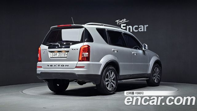 SsangYong Rexton 2013 thumb 3