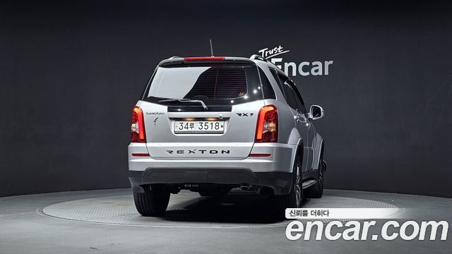 SsangYong Rexton 2013 thumb 5