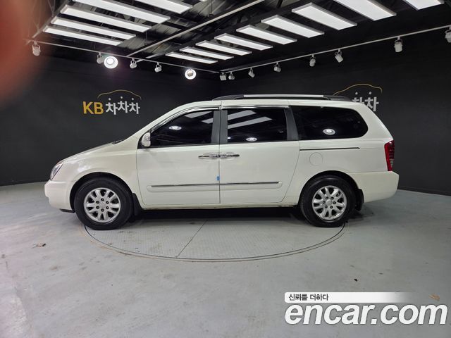 Kia Carnival 2010 thumb 4