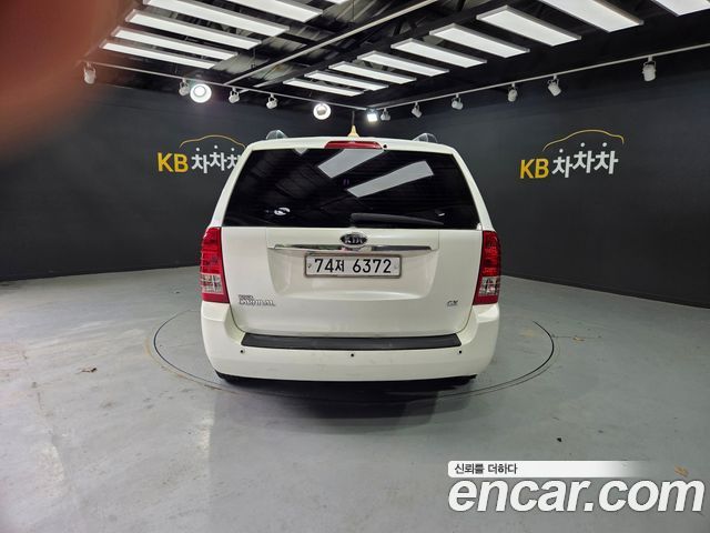 Kia Carnival 2010 thumb 6