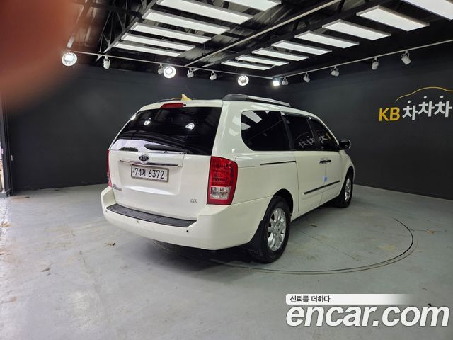 Kia Carnival 2010 thumb 7