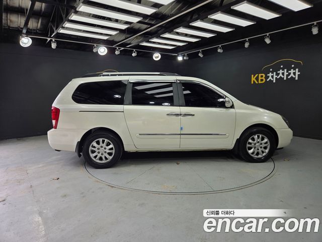 Kia Carnival 2010 thumb 8