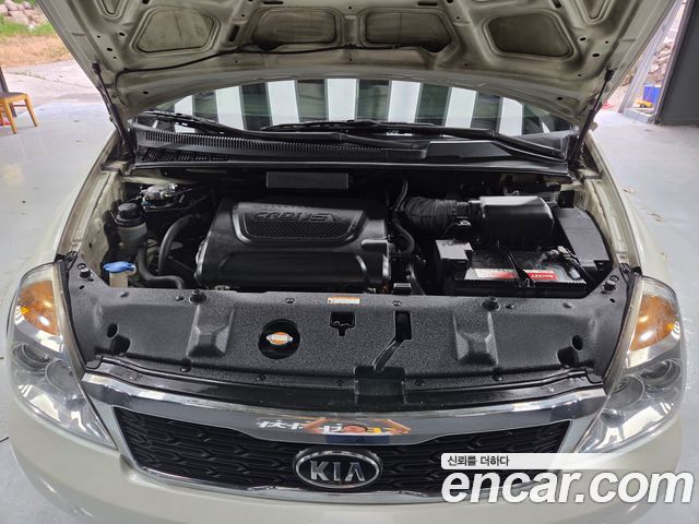 Kia Carnival 2010 thumb 10
