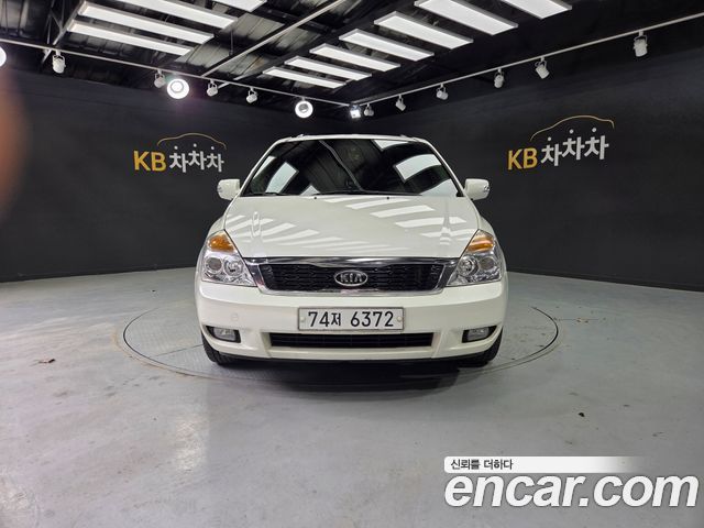 Kia Carnival 2010 thumb 11