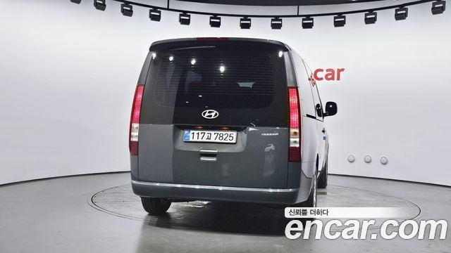 Hyundai Staria 2025 thumb 5