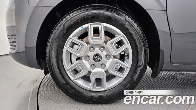 Hyundai Staria 2025 thumb 6