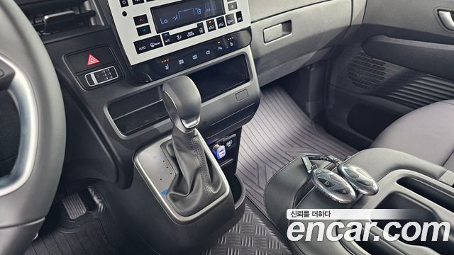 Hyundai Staria 2025 thumb 9