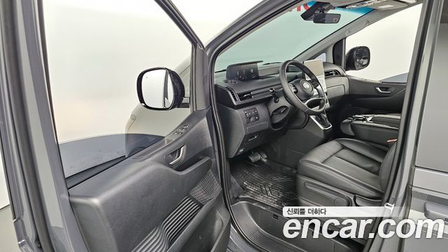 Hyundai Staria 2025 thumb 10