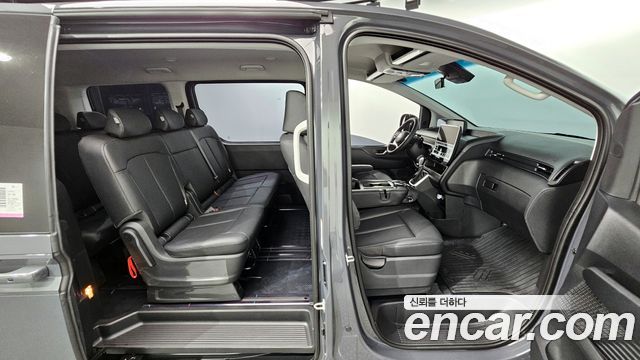 Hyundai Staria 2025 thumb 11
