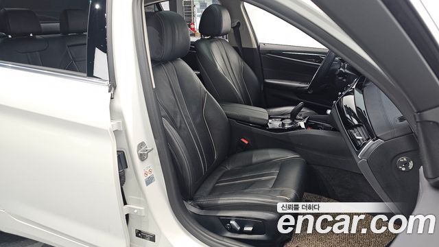 BMW 5 серии 2018 thumb 10