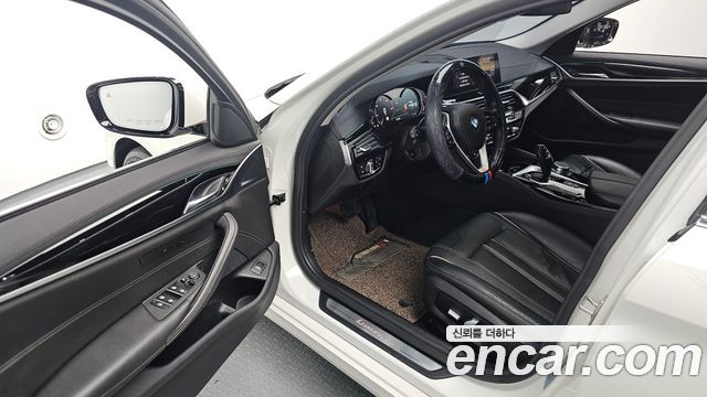 BMW 5 серии 2018 thumb 12