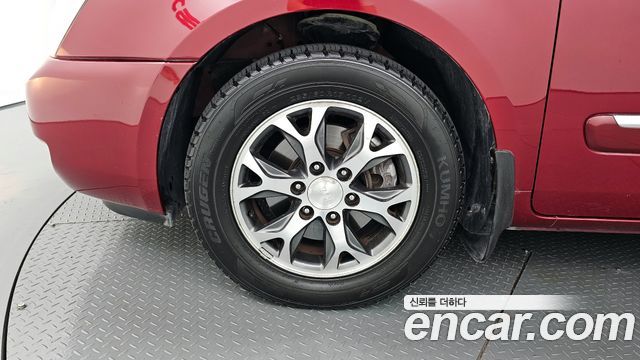 Kia Carnival 2013 thumb 6