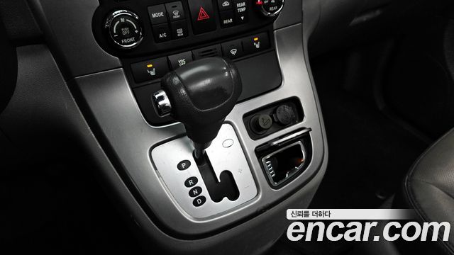 Kia Carnival 2013 thumb 10
