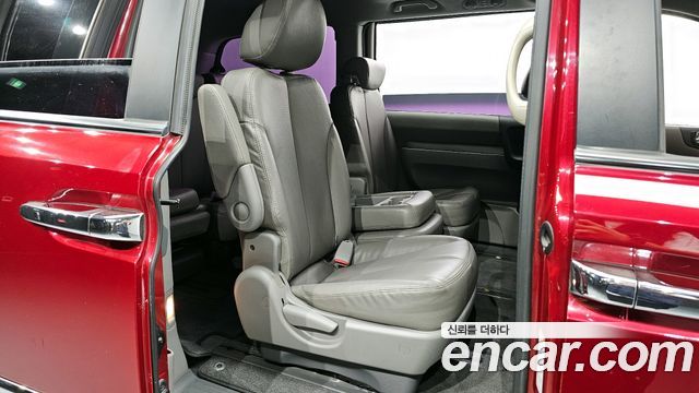 Kia Carnival 2013 thumb 12