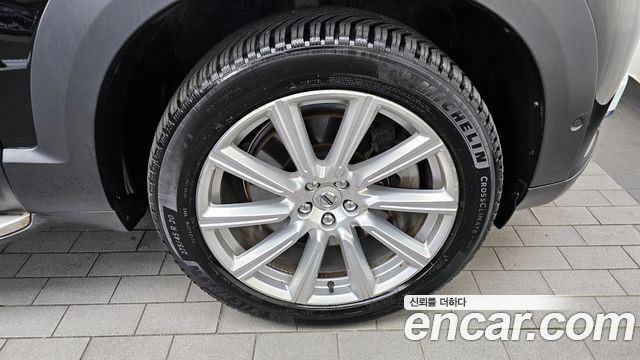 Volvo XC90 2017 thumb 6