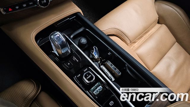 Volvo XC90 2017 thumb 10