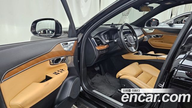 Volvo XC90 2017 thumb 11