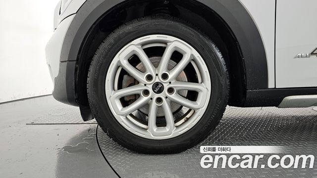 Mini Countryman 2016 thumb 5
